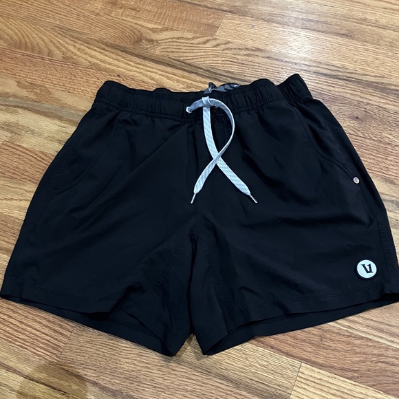 Vuori Other - Vuori Men’s Black Athletic Shorts with White Drawstring Lined. Sz S EUC